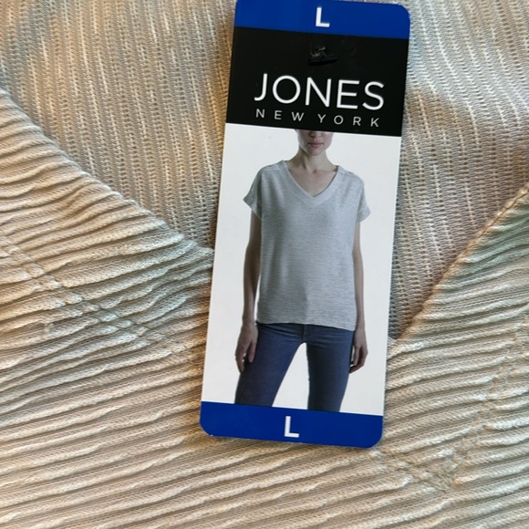 A women’s short sleeve top. Textured with button detail. - Picture 2 of 5